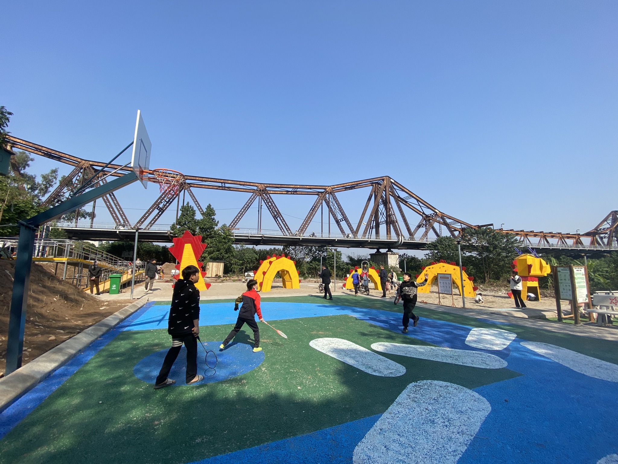 CHUNG TAY VÌ MỘT MÔI TRƯỜNG XANH HƠN: KEEP VIETNAM CLEAN VÀ VIETPLASTIC GLOBAL TỔ CHỨC HOẠT ĐỘNG DỌN DẸP MÔI TRƯỜNG TẠI CÔNG VIÊN RỪNG PHÚC TÂN, HÀ NỘI